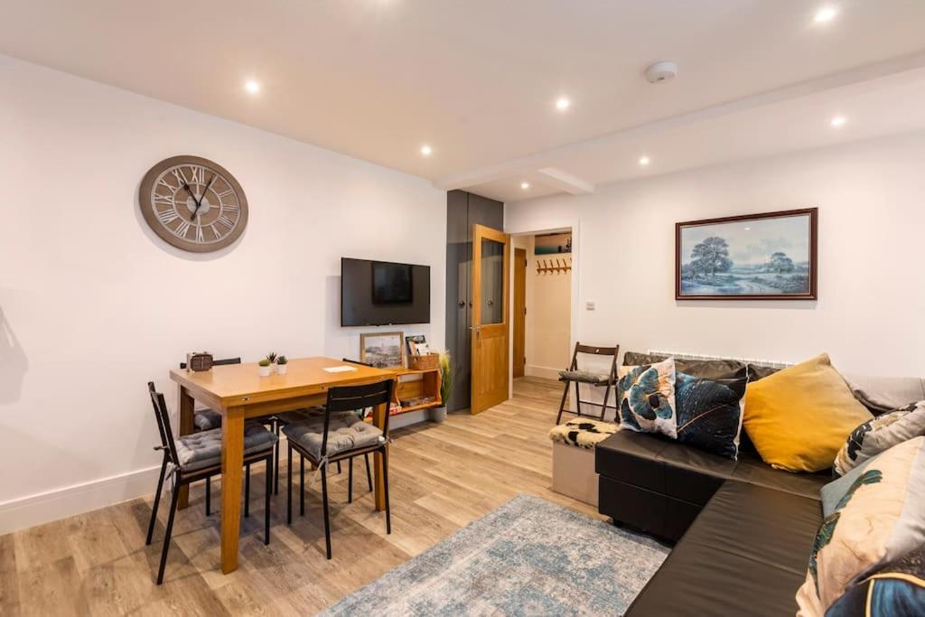 Appartamento Comfortable Flat Close To The Beach Hove Esterno foto